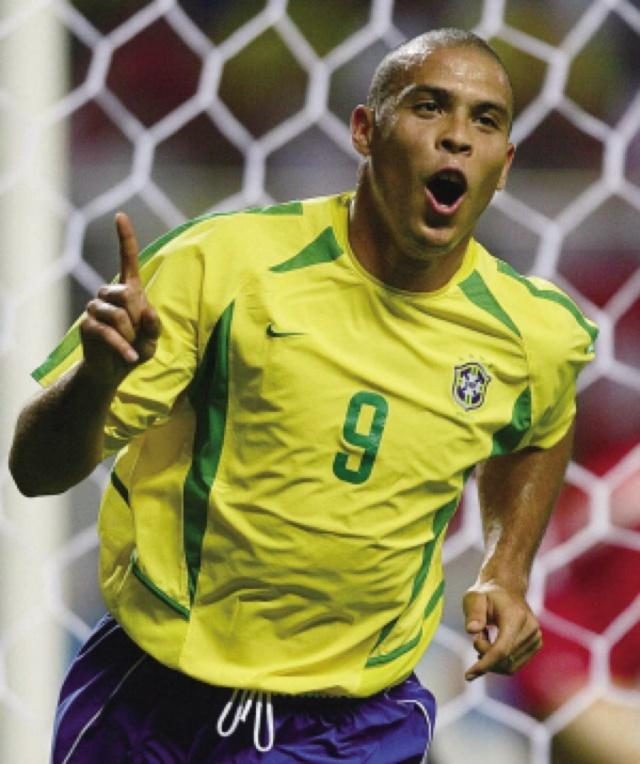 加纳乔独辟蹊径，曼联续写三连胜传奇！